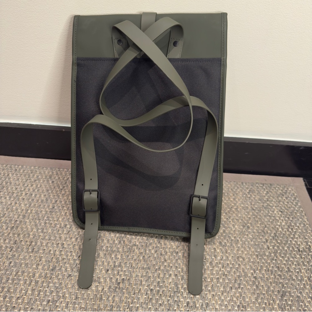 Rains Green Urban Backpack Minimalist Design Backpack / Rucksack - Picture 7 of 13